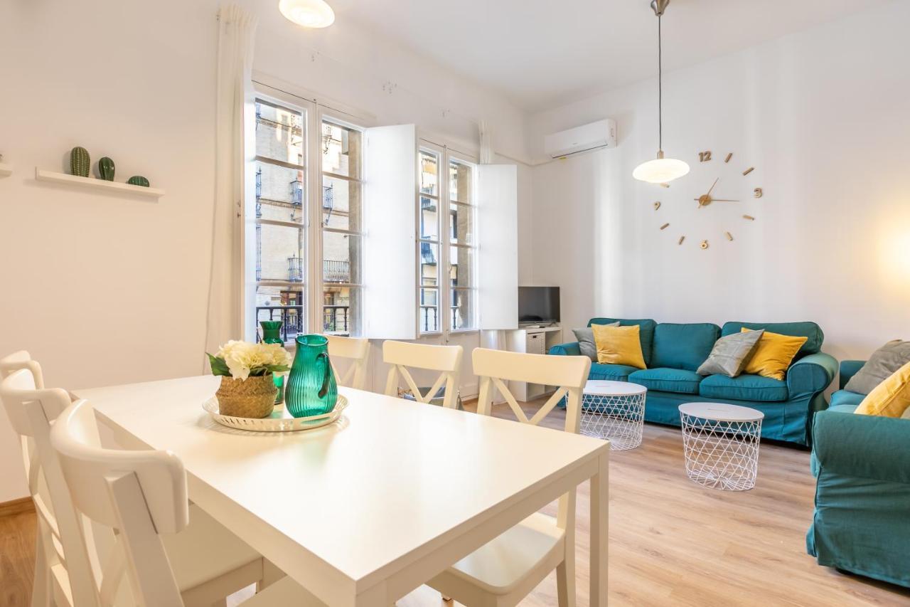 Avanti La Campana, Con Un Balcon Que Te Enamorara Del Ambiente De Sevilla Exterior photo