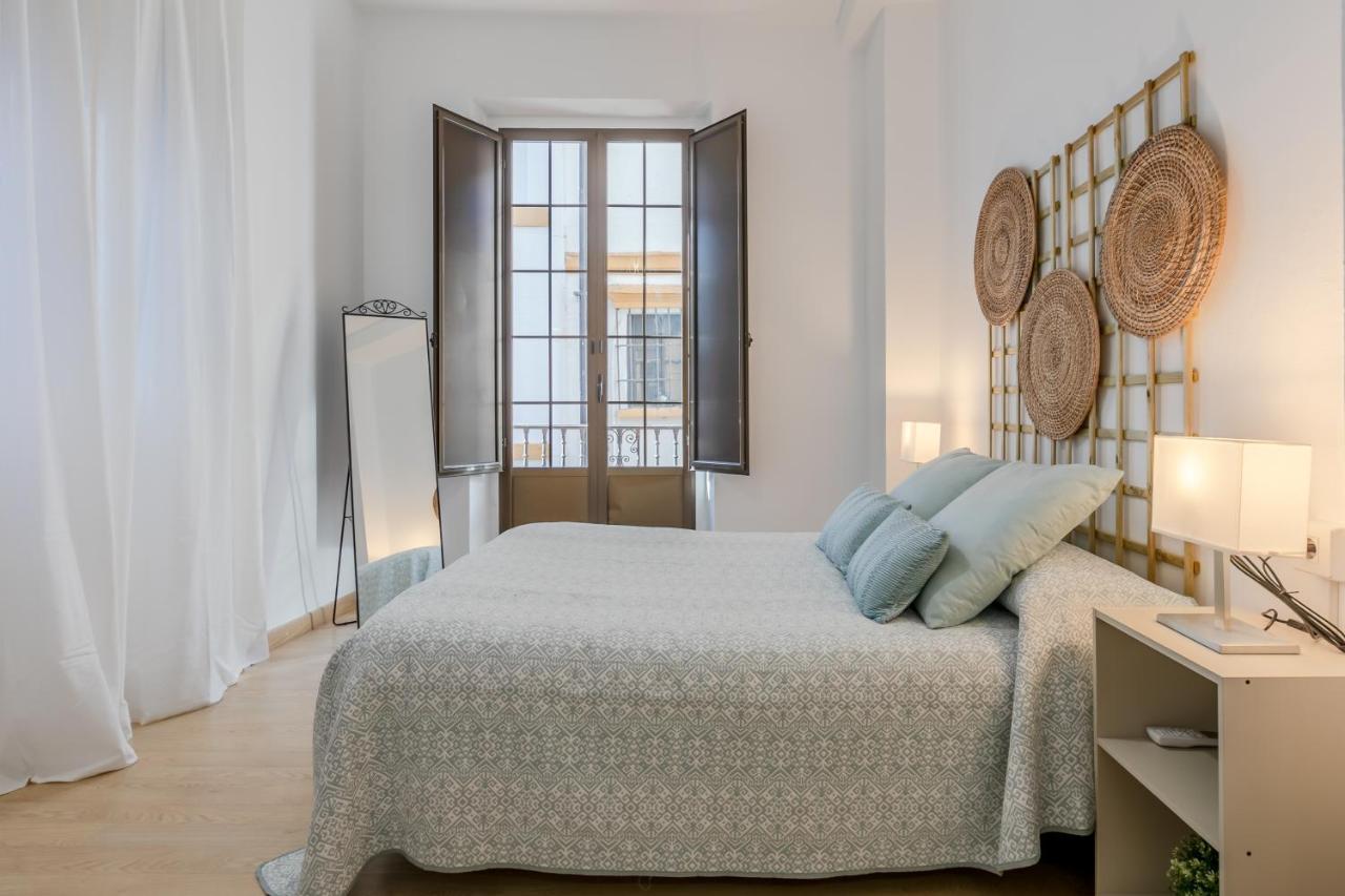 Avanti La Campana, Con Un Balcon Que Te Enamorara Del Ambiente De Sevilla Exterior photo